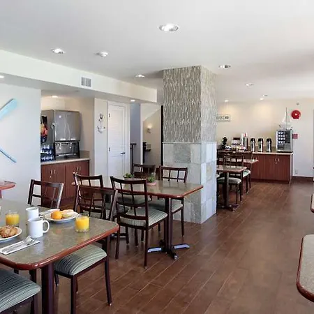 Inn At The Cove 